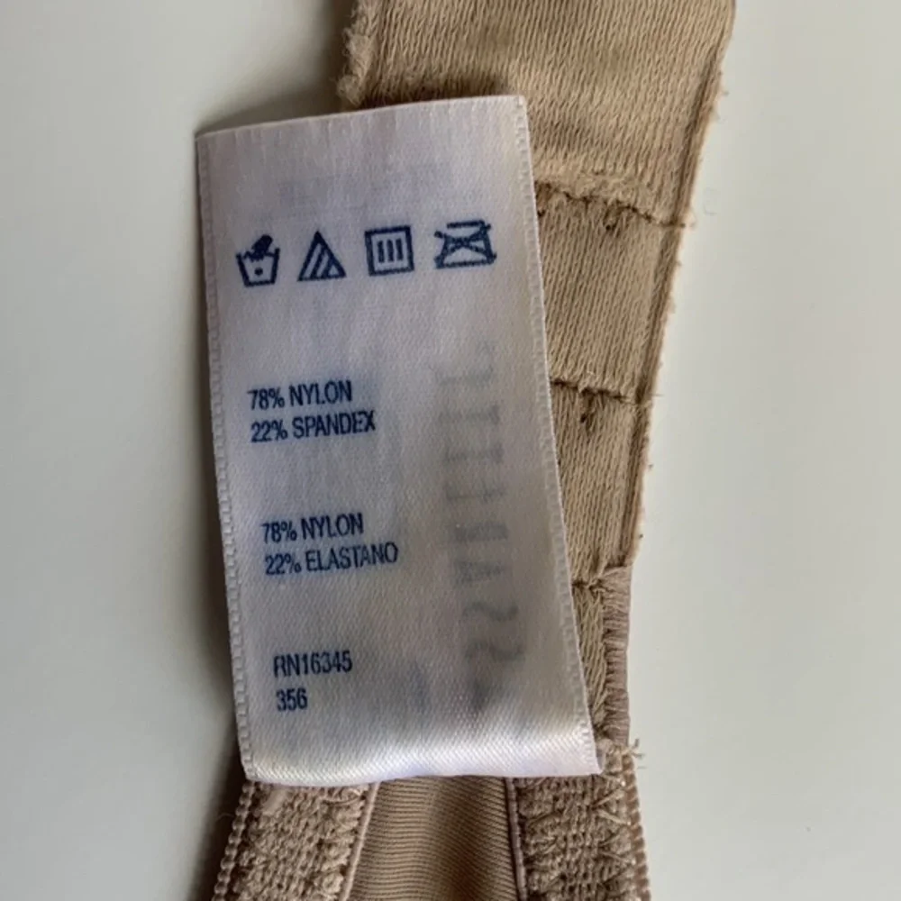 Vassarette beige convertible straps underwire‎ bra.  Lightly padded. Size 34B.